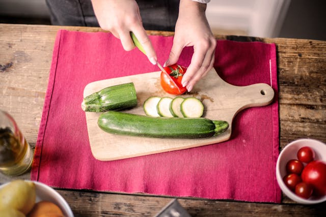 Kitchen food preparation and safety habits